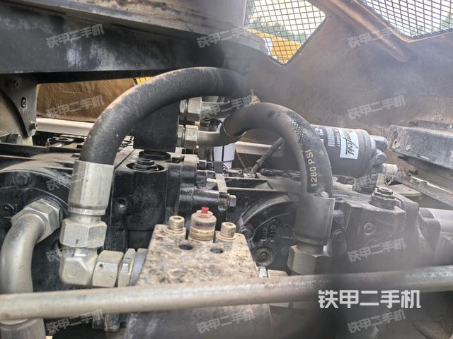 风扇及皮带(压路机发动机舱) 风扇及皮带(压路机发动机舱)