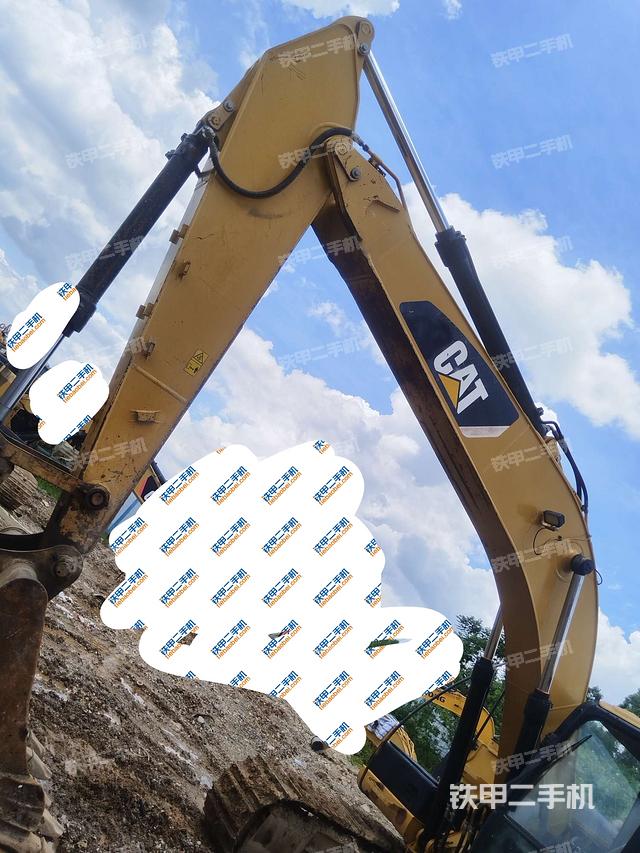 大臂整体 右侧(工作和回转装置) 大臂整体 右侧(工作和回转装置)