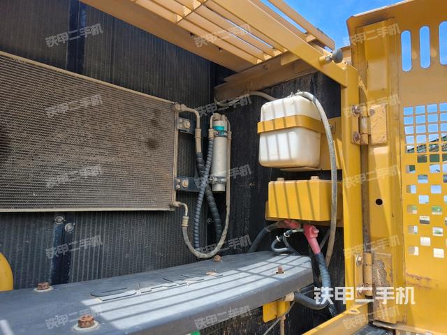 散熱器正面(大件艙室) 散熱器正面(大件艙室)