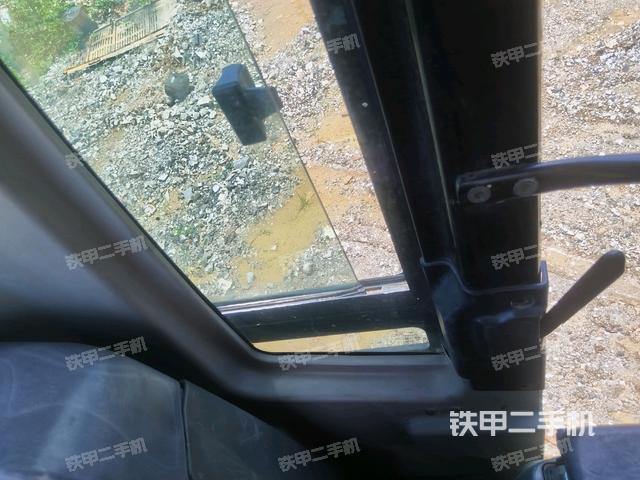 驾驶室左后45度(驾驶室部分) 驾驶室左后45度(驾驶室部分)