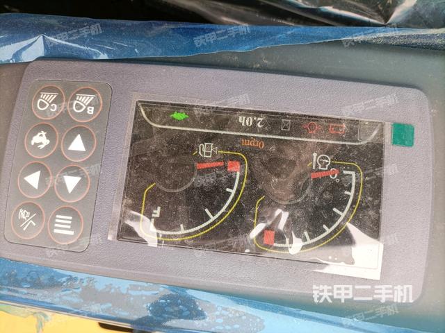 显示屏 (驾驶室部分) 显示屏 (驾驶室部分)