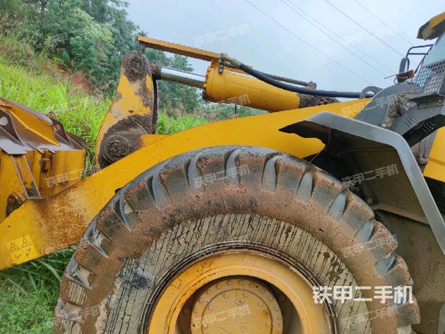 鏟斗油缸側(cè)面(工作裝置) 鏟斗油缸側(cè)面(工作裝置)