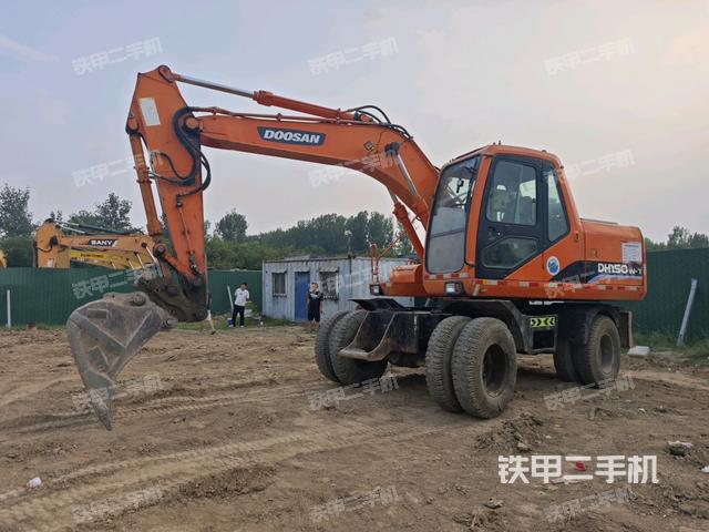 單側履帶整體(整機外觀) 單側履帶整體(整機外觀)