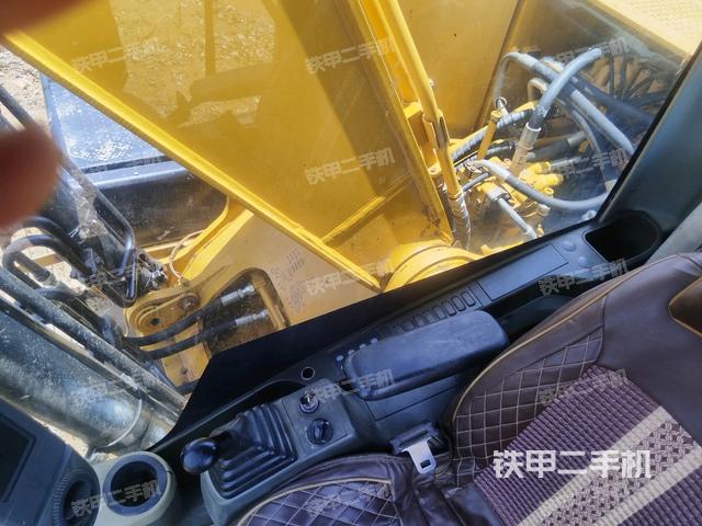 座椅右侧控制台/钥匙门/油门/含右手柄(驾驶室部分) 座椅右侧控制台/钥匙门/油门/含右手柄(驾驶室部分)