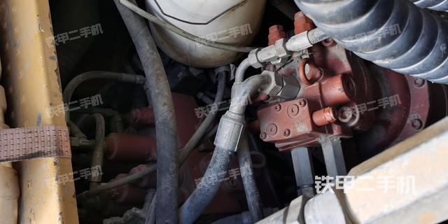 回转马达和主控阀（整机外观）