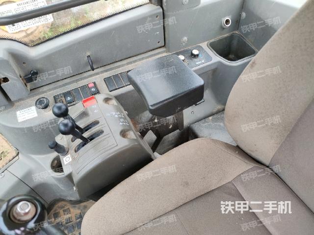 操作桿  檔位(駕駛室部分) 操作桿  檔位(駕駛室部分)