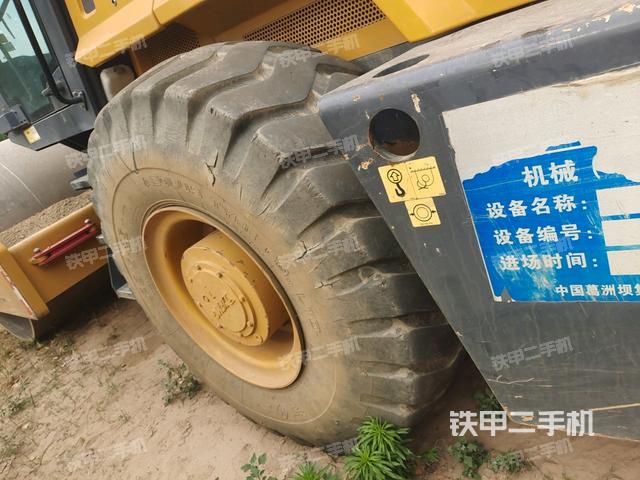 后轮右侧全景(压路机前后车架) 后轮右侧全景(压路机前后车架)