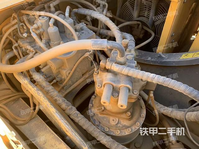 回轉(zhuǎn)馬達(dá)和主控閥(整機(jī)外觀) 回轉(zhuǎn)馬達(dá)和主控閥(整機(jī)外觀)