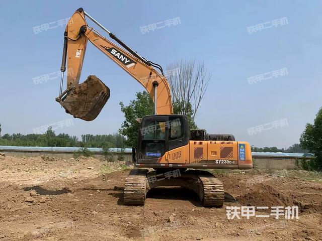 驾驶室顶部(整机外观) 驾驶室顶部(整机外观)