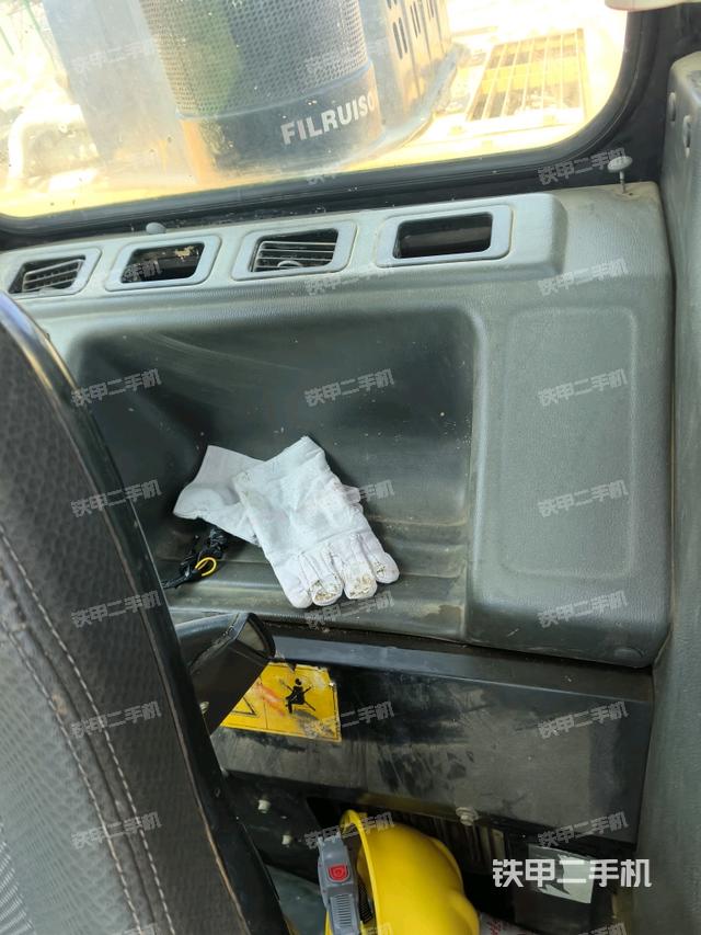 座椅左側(cè)控制臺(tái)/音響/含左手柄(駕駛室部分) 座椅左側(cè)控制臺(tái)/音響/含左手柄(駕駛室部分)