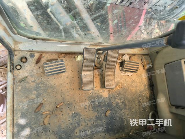 座椅后部(驾驶室部分) 座椅后部(驾驶室部分)