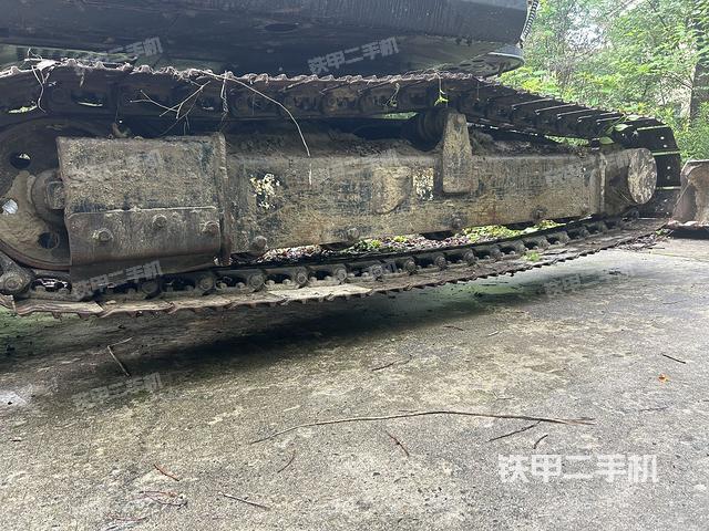 单侧履带整体(整机外观) 单侧履带整体(整机外观)