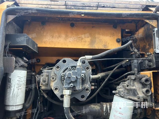 液压泵舱室正面整体(整机外观) 液压泵舱室正面整体(整机外观)