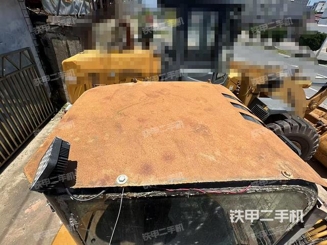 驾驶室顶部(整机外观) 驾驶室顶部(整机外观)