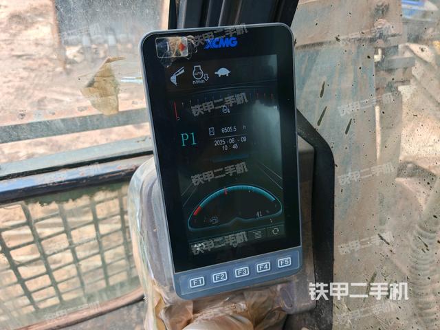 显示屏 (驾驶室部分) 显示屏 (驾驶室部分)