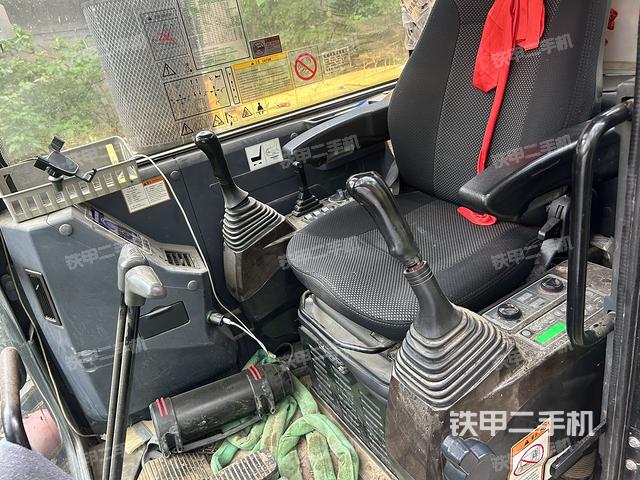 驾驶室整体(整机外观) 驾驶室整体(整机外观)