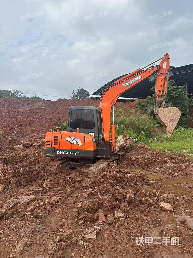 整機(jī)右后45°(整機(jī)外觀) 整機(jī)右后45°(整機(jī)外觀)