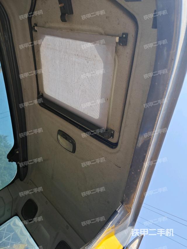 顶棚整体(驾驶室部分) 顶棚整体(驾驶室部分)