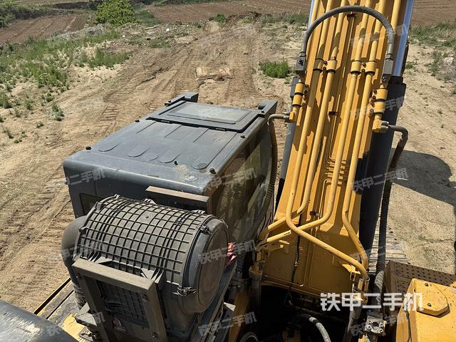 駕駛室頂部(整機(jī)外觀) 駕駛室頂部(整機(jī)外觀)