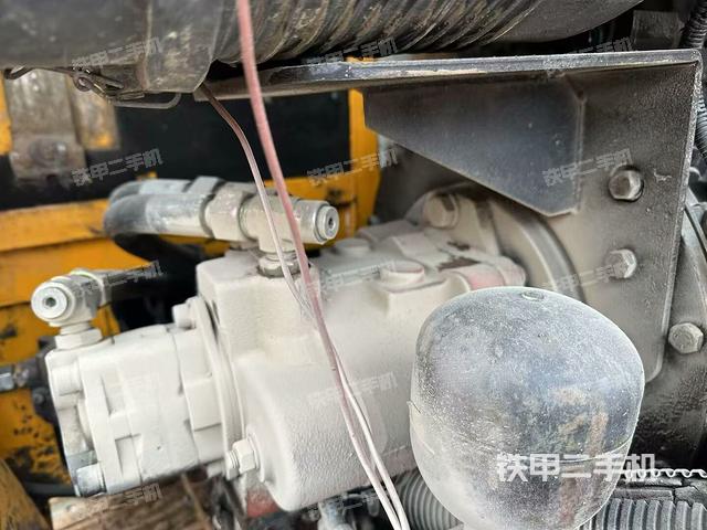 液压泵舱室正面整体(整机外观) 液压泵舱室正面整体(整机外观)