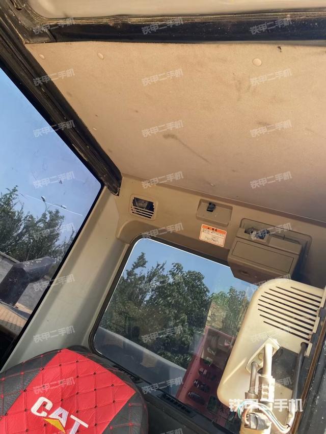 驾驶室顶部(整机外观) 驾驶室顶部(整机外观)