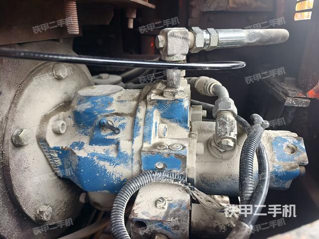 液壓泵艙室正面整體(整機(jī)外觀) 液壓泵艙室正面整體(整機(jī)外觀)