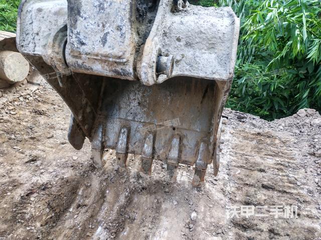 铲斗右后整体（工作和回转装置）