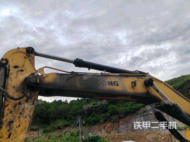 大臂整体 右侧(工作和回转装置) 大臂整体 右侧(工作和回转装置)