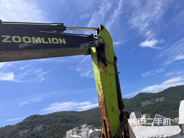 小臂整体左后(工作和回转装置) 小臂整体左后(工作和回转装置)