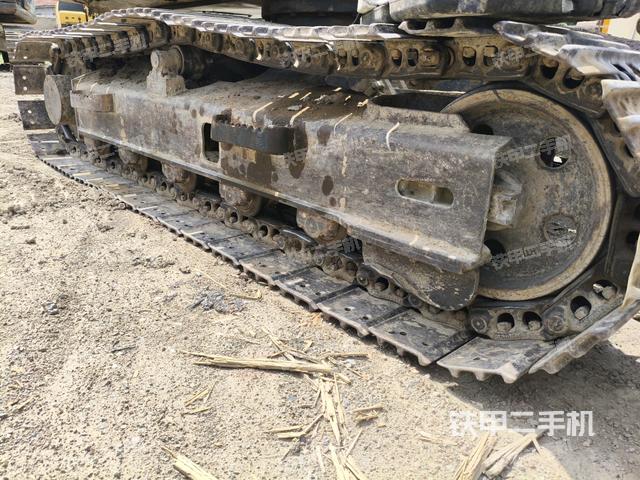 右侧履带整体 (行走机构) 右侧履带整体 (行走机构)