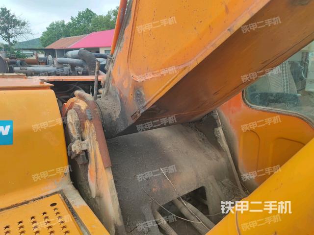 大臂根部?斜視(工作和回轉(zhuǎn)裝置) 大臂根部?斜視(工作和回轉(zhuǎn)裝置)
