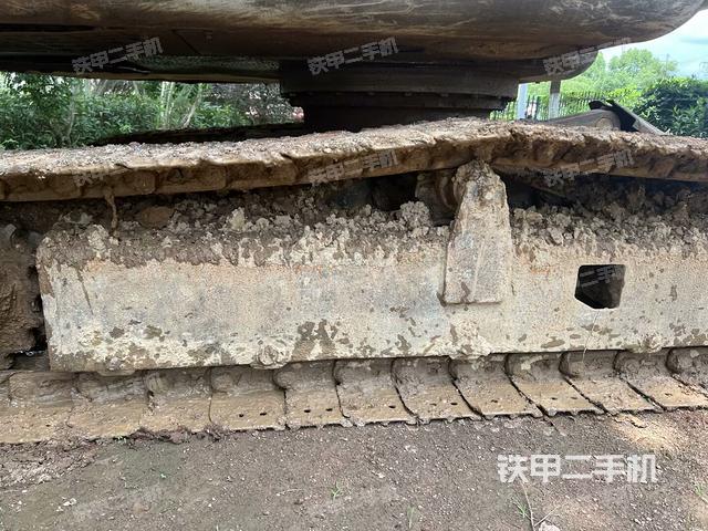 单侧履带整体(整机外观) 单侧履带整体(整机外观)