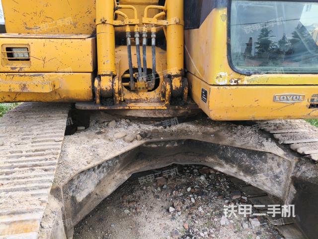 轉(zhuǎn)盤和下車架正前(工作和回轉(zhuǎn)裝置) 轉(zhuǎn)盤和下車架正前(工作和回轉(zhuǎn)裝置)