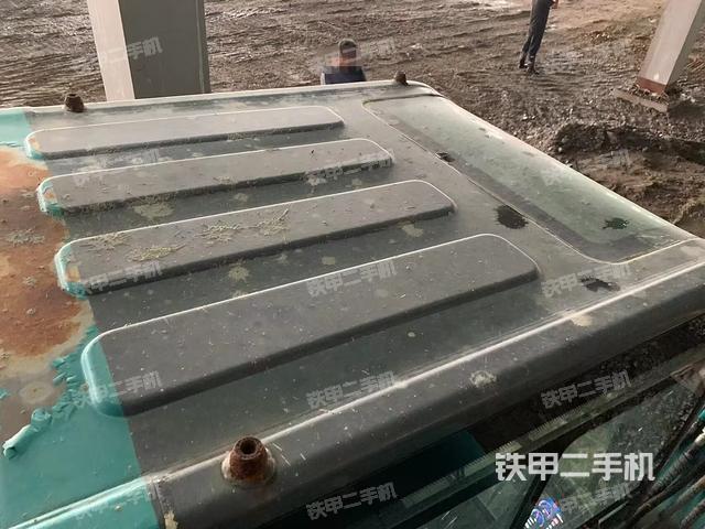 驾驶室顶部(整机外观) 驾驶室顶部(整机外观)