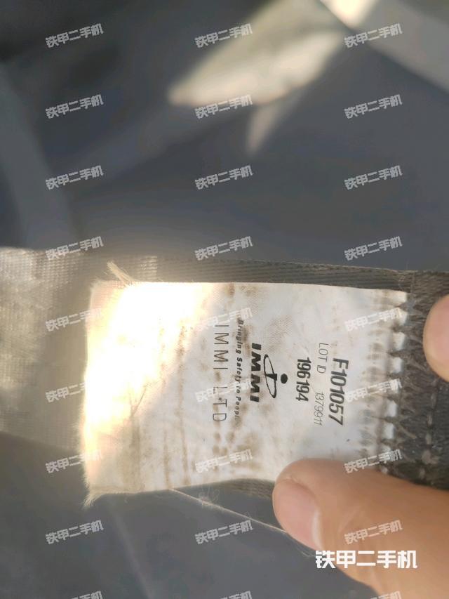 后窗玻璃角標（駕駛室部分）