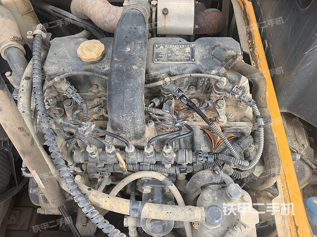 回转马达和主控阀（整机外观）