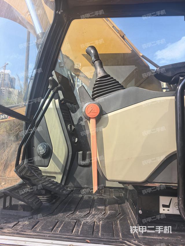 驾驶室整体(整机外观) 驾驶室整体(整机外观)