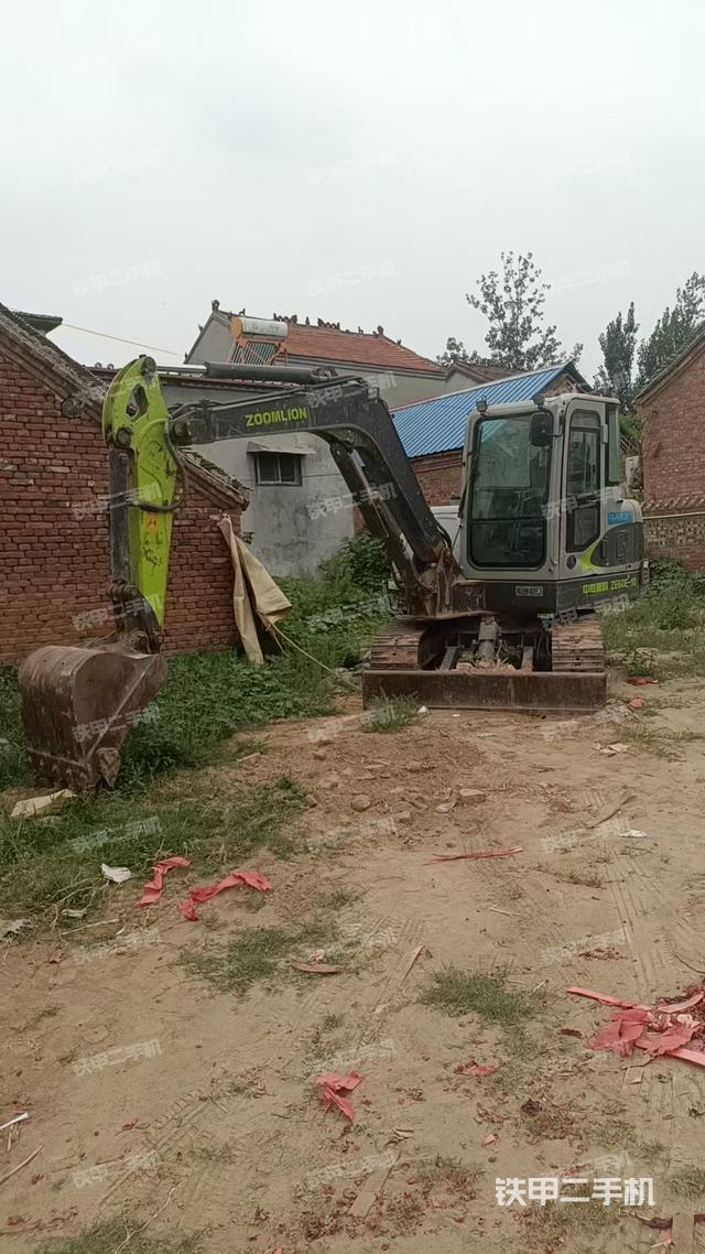 驾驶室顶部(整机外观) 驾驶室顶部(整机外观)