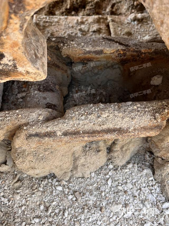 左导向轮(行走机构) 左导向轮(行走机构)