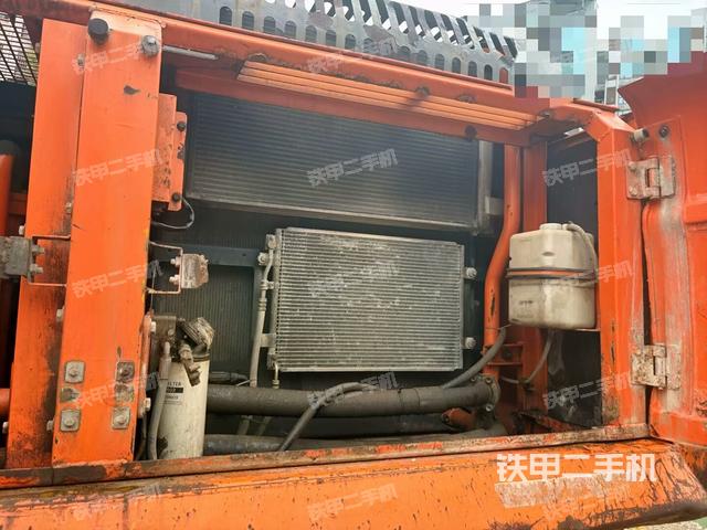 散熱器正面(大件艙室) 散熱器正面(大件艙室)