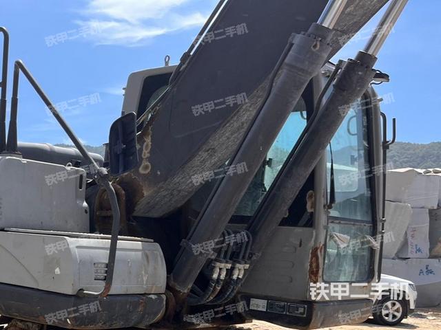 大臂油缸整体 竖拍(工作和回转装置) 大臂油缸整体 竖拍(工作和回转装置)