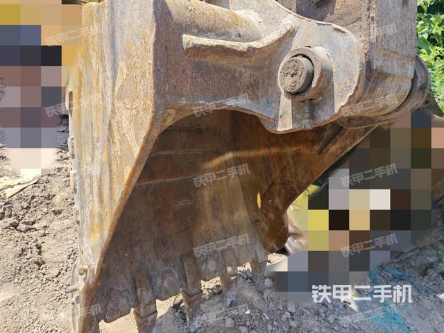 铲斗右后整体(工作和回转装置) 铲斗右后整体(工作和回转装置)