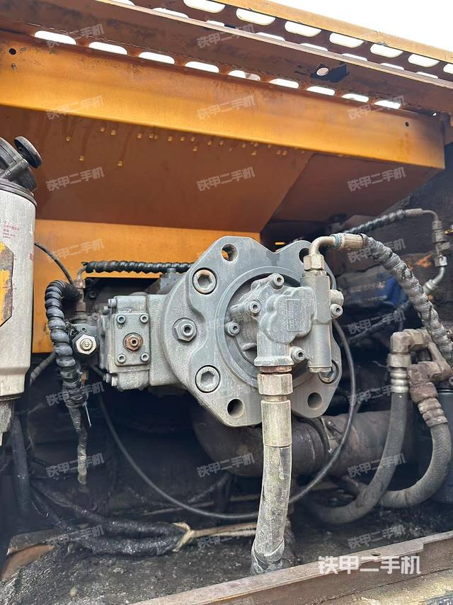 液壓泵艙室正面整體(整機(jī)外觀) 液壓泵艙室正面整體(整機(jī)外觀)