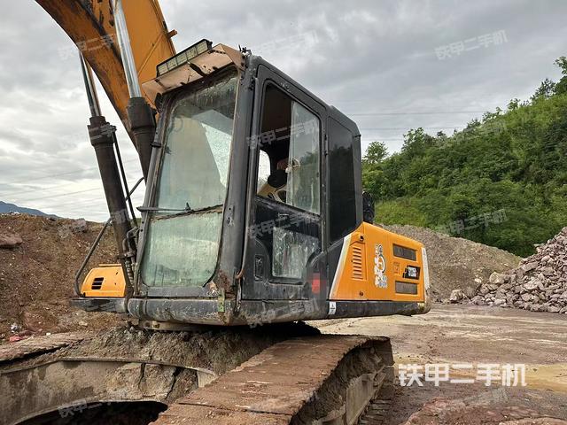 三一重工SY215C挖掘機