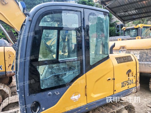 顶棚整体（驾驶室部分）