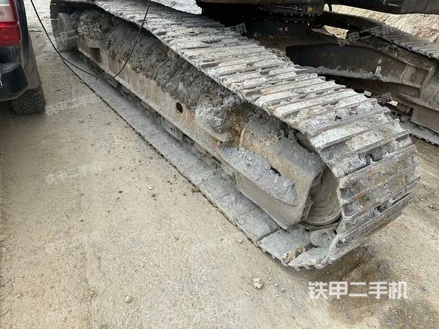 單側(cè)履帶整體(整機外觀) 單側(cè)履帶整體(整機外觀)