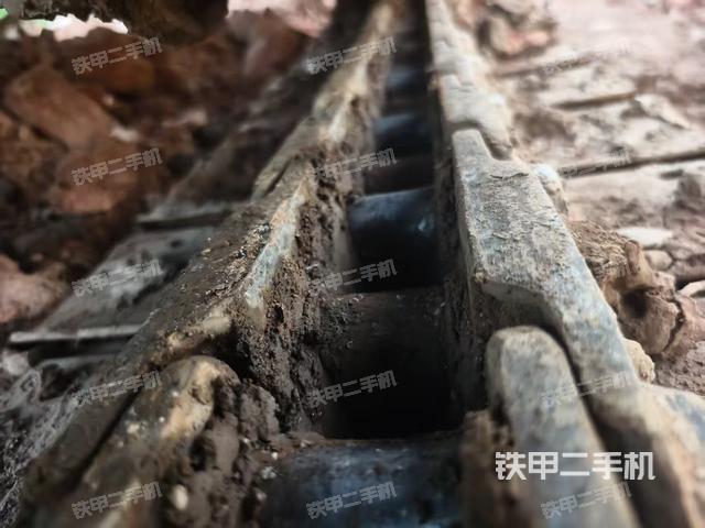 单侧履带整体(整机外观) 单侧履带整体(整机外观)