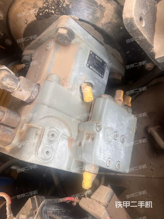 液壓泵艙室正面整體(整機(jī)外觀) 液壓泵艙室正面整體(整機(jī)外觀)