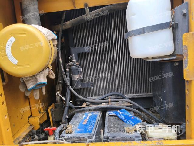 散熱器正面(大件艙室) 散熱器正面(大件艙室)