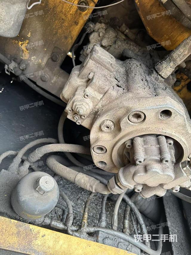 液压泵舱室正面整体(整机外观) 液压泵舱室正面整体(整机外观)